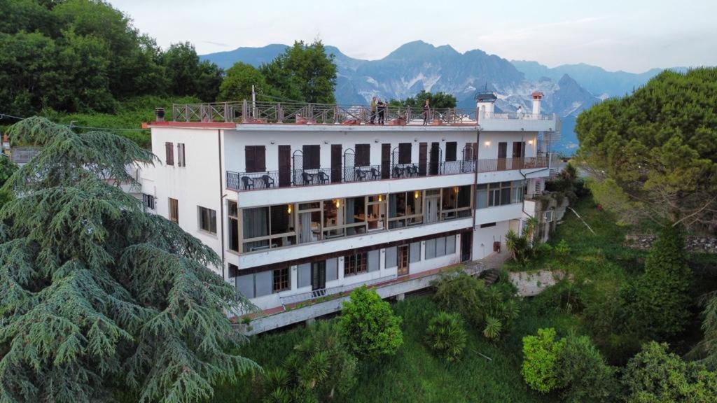 Hotel Ristorante Radar Carrara Buitenkant foto