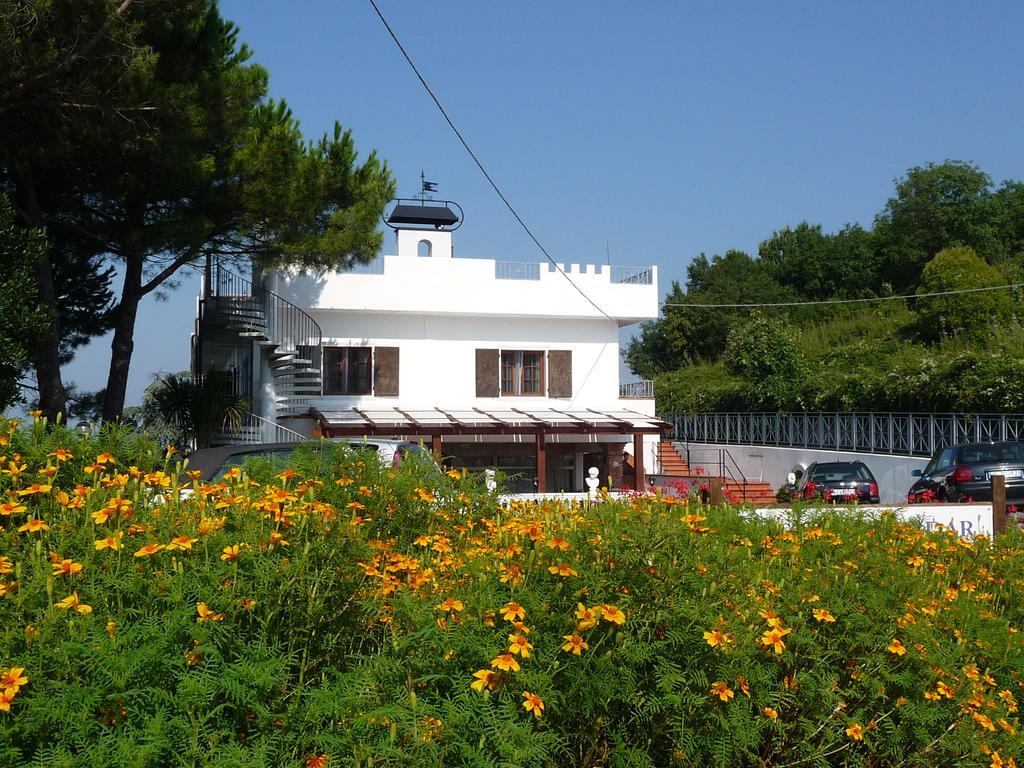 Hotel Ristorante Radar Carrara Buitenkant foto