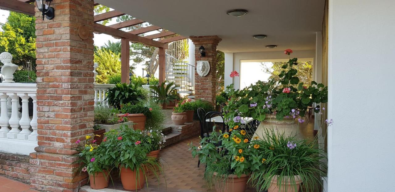 Hotel Ristorante Radar Carrara Buitenkant foto